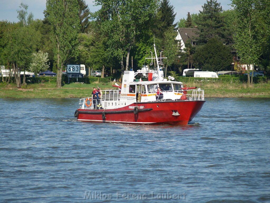 Motor Segelboot mit Motorschaden trieb gegen Alte Liebe bei Koeln Rodenkirchen P105.JPG